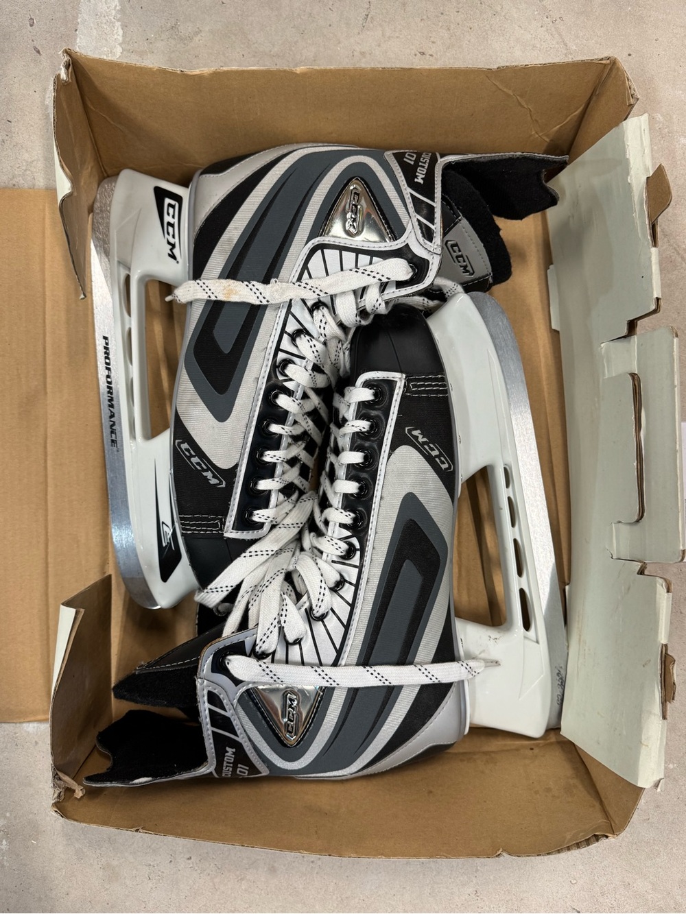 sr CCM skates size 13.5